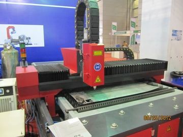 500W 1500 X 3000 ซีเอ็นซีเลเซอร์ไฟเบอร์เครื่องตัดแผ่นจาน