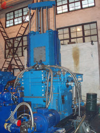 สี่ปีกเหล็ก 7500kg / ชมอัลลอย Banbury ผสมภายในลึกลับประเภท FM-410